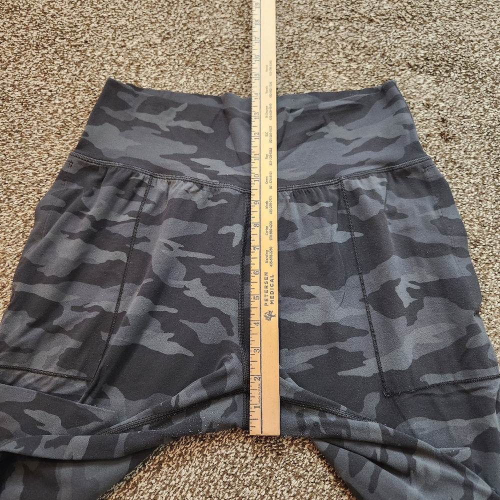 Athleta Salutation Camo Jogger Size Medium - Picture 7 of 9